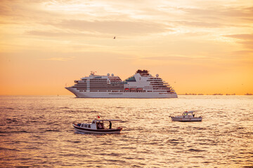 Obraz premium A ferry ride along the Bosphorus. Beautiful, colorful sunset.