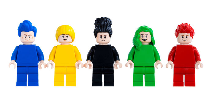 Dortmund - Deutschland 14. Januar 2026 Lego f&uuml;nf verschiedene farbige Minifiguren - Studio Aufnahme

