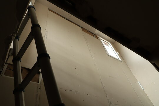 Murs de placo en travaux