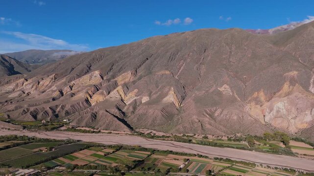 Cerro paleta del pintor Maimar&aacute; Jujuy Argentina