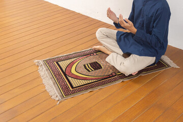 Fototapeta premium Muslim men is praying to Allah asking guidance