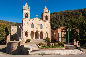 Obraz premium Il Santuario di Gibilmanna è una chiesa del XI secolo di stile barocco dedicata alla Santissima Vergine.