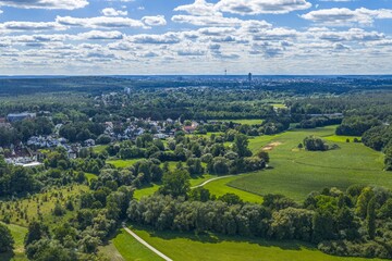 Obraz premium Ausblick auf die Gemeinde Schwaig bei Nürnberg im östlichen Mittelfranken