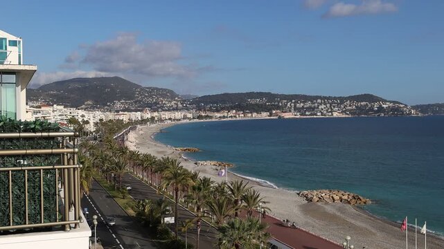 Panorama HD 25p, Vue depuis un appartement sur la Promenade des Anglais et le port de Nice, balcon discret