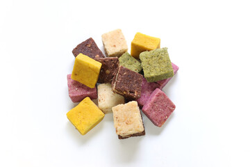 白背景のキューブ型クッキー