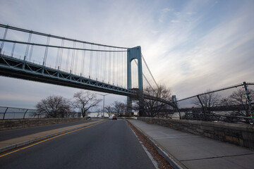 Fototapeta premium Verrazzano-Narrows Bridge from Shore Road in Brooklyn, New York, USA