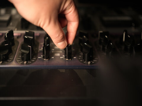 Manual Adjustment of Audio Equipment Knobs