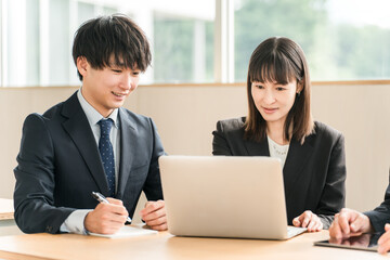 Obraz premium Meeting, businessmen and women having a meeting