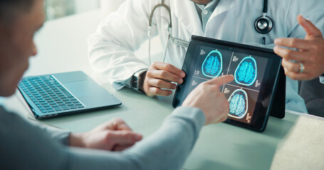 Obraz premium Hands, tablet and brain scan with doctor, patient and screen for diagnosis at hospital. People, consultation and neuroscience with tech, application or point at xray with healthcare expert at clinic