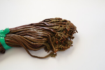 わらびの塩漬け