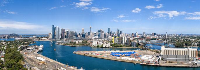 Sydney Balmain short close pan