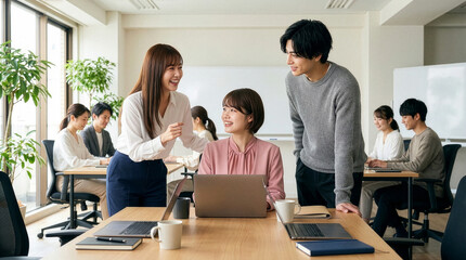 チームワークを感じる職場の若い男女