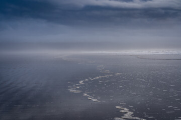 Obraz premium A misty morning at Black Rock Sands Porthmadog Wales