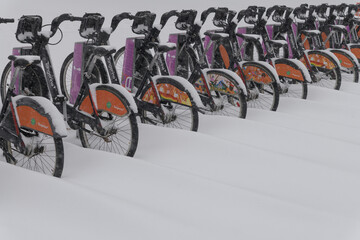 Obraz premium rental bikes during a snow storm on 2026-01-15 in Toronto