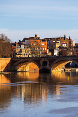 Fototapeta premium Panorama of Pont Neuf over the Garonne River in winter, Notre-Dame de la Dalbade Church and the Carmes district seen from Saint-Pierre Bridge in Toulouse
