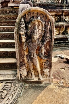 Entrance to Polonnaruwa Vatadage with ancient stone muragala at staircase