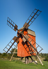 Alte Windm&uuml;hle auf der Insel &Ouml;land in Schwebden