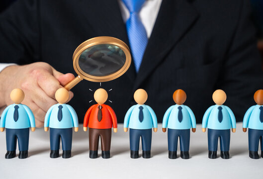 Investigation of an employee following complaints. Disciplinary issues, low performance. Aptitude test. Human resources control process, fairness at work and accountability.