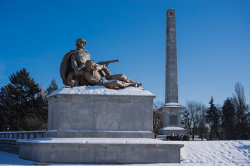 Pomnik poległych żołnierzy. Warszawa © witan