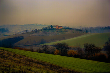 Fototapeta premium Panorami mattutini del Monferrato - Cuccaro - Alessandria - Piemonte - Italia