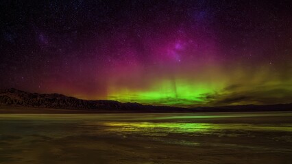 Fototapeta premium Aurora borealis over Death Valley, California