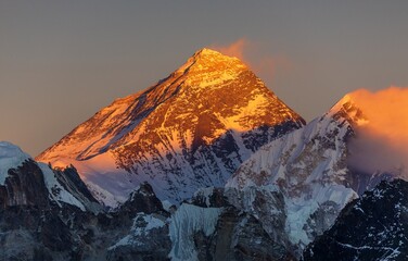 Mount Everest peak evening sunset Himalaya mountain