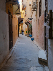 Obraz premium narrow street, passageway in the ancient medina of Fez, Morocco.