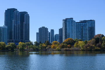 Fototapeta premium Etobicoke Toronto cityscape showing autumn foliage and waterfront