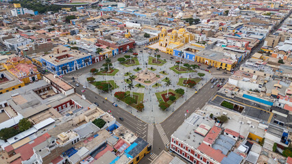 Obraz premium PANORAMIC AERIAL DRONE VIEW OF TRUJILLO PLAZA DE ARMAS, HISTORIC CITY CENTER OF NORTHERN PERU