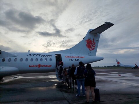 Banjarmasin Airport South Kalimantan Indonesia - January 15, 2026 : ATR 72 - 500 Wings Air ready for departure and pasengers are in queue to boarding