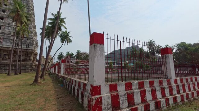 Thirukalukundram is known for the Vedagiriswarar temple complex, popularly known as Kazhugu koil (Eagle temple). This temple consists of two structures, one at foot-hill and the other at top-hill.
