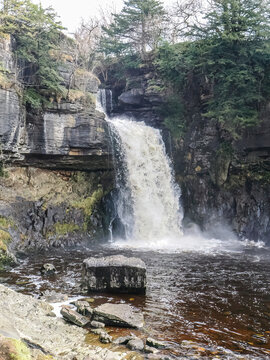 Ingleton Waterfalls Trail, Yorkshire &ndash; Scenic Forest Waterfall Landscape