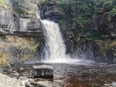 Ingleton Waterfalls Trail, Yorkshire &ndash; Scenic Forest Waterfall Landscape