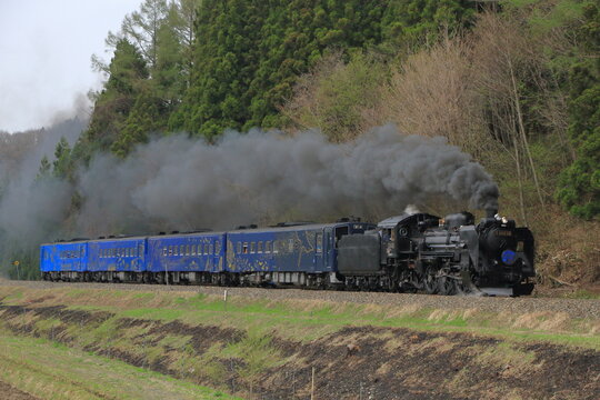 黒煙を上げて釜石線を力走するC58-239号機牽引のSL銀河号_2014/5/3撮影