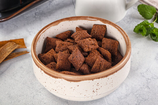 Dry sweet chocolate ceral flakes