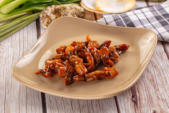 Razor shell mollusk with sauce