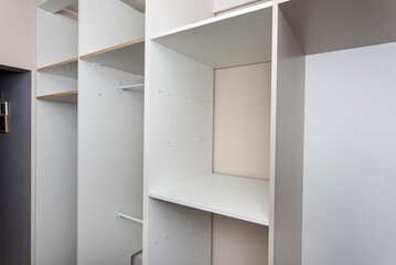 Obraz premium A carpenter assembling a wardrobe in a vestibule, a precise handiwork.