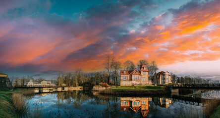 Naklejka premium Kuressaare, Estonia. Wooden Nobleman's House In Sunny Day.