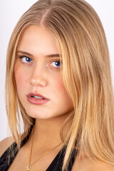 Naklejka premium Gesicht einer jungen, blonden Frau