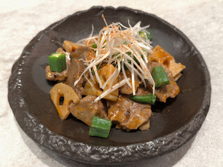 香ばしく焼き上げた牛たん炒め