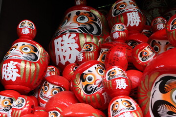 Obraz premium daruma, daruma doll, daruma dolls, katsuo-ji, katsuoji temple, japanese temple, buddhist temple, japan, kansai, osaka, minoh, japanese culture, tradition, spirituality, buddhism, good luck, good luck 