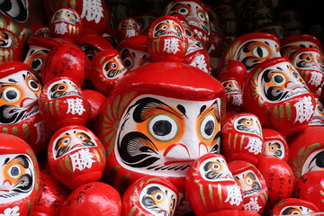Fototapeta premium daruma, daruma doll, daruma dolls, katsuo-ji, katsuoji temple, japanese temple, buddhist temple, japan, kansai, osaka, minoh, japanese culture, tradition, spirituality, buddhism, good luck, good luck 