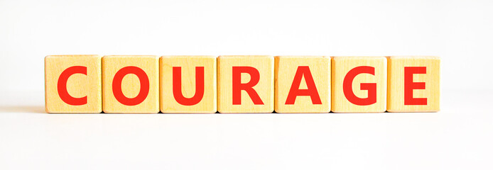 Obraz premium Courage symbol. Concept word Courage on beautiful wooden blocks. Beautiful white background. Business courage concept. Copy space.