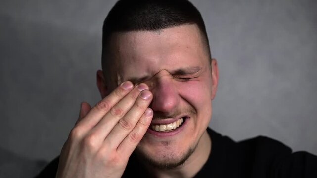 A young man with eye fatigue.
Dry eyes from prolonged computer work.
Itchy eyes and allergies.