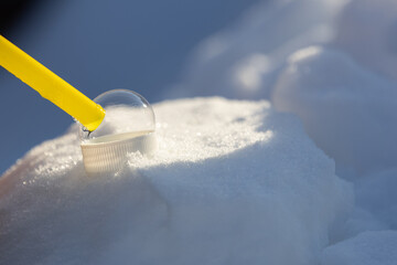 bańki mydlane puszczane w mroźny dzień © workszop