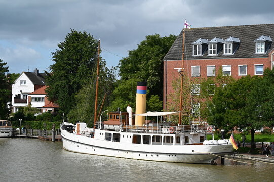 Historisches Dampfschiff in Leer