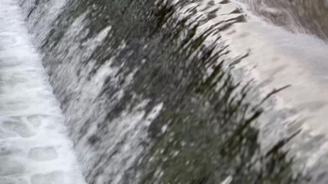 G&oacute;rki strumień Szczawniczek zima 