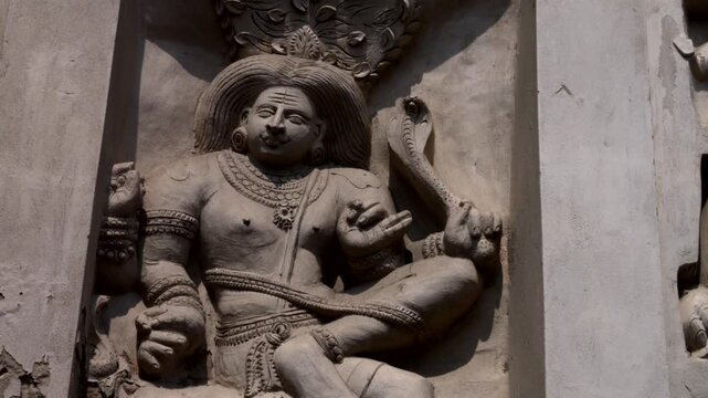 India, Tamil Nadu, 02-07-2025. Sacred sculptures inside Kailasanatha Temple. Tilt 4K