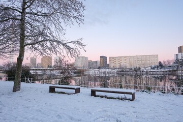 Paysage urbain exceptionnel sous la neige sur l'&icirc;le de Nantes