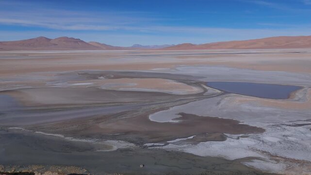 Salar Quisquiro Laguna Desierto Atacama Chile.